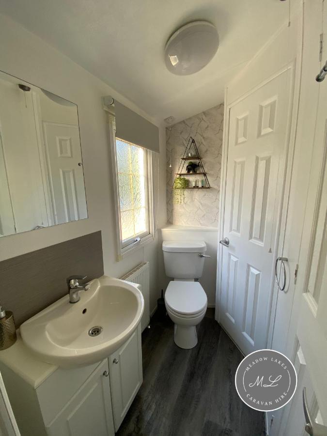 Palm Grove 2- Golden Palm - Pet Friendly, Wifi, Bed Linen, Central Heating - Meadow Lakes Caravan & Lodge Hire Чапел-Сент-Леонардс Экстерьер фото
